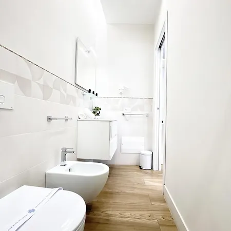 Napoleon 招待所 4*