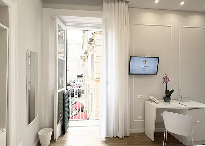 Napoleon 招待所 4*