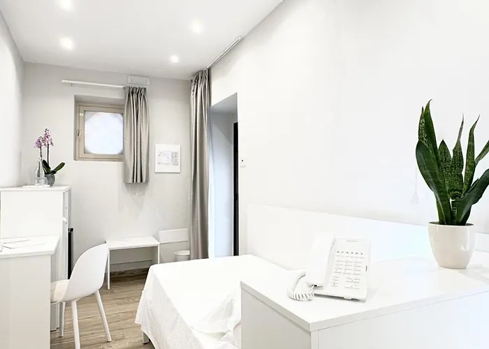 招待所 Napoleon 4*